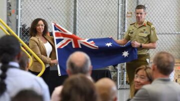 Boeing hisst offiziell die australische Flagge an der Apache-Produktionslinie