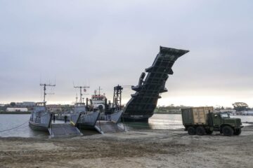 Το γραφείο προϋπολογισμού λέει ότι το αμφίβιο πλοίο θα μπορούσε να κοστίσει τριπλάσια από την εκτίμηση του Πολεμικού Ναυτικού