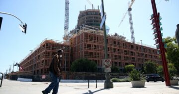 加州正在减少建造房屋。政府可能会变得更加昂贵