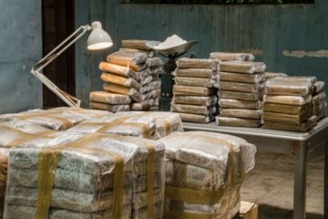 Glücksspielsüchtiger, der Kokain importiert, bekommt 14.5 Jahre Gefängnis