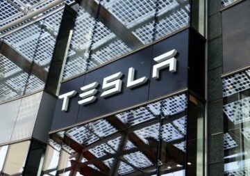 Elon Musk sproži polemiko xAI-Tesla
