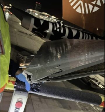 ایرباس A350 فیجی ایرویز در حادثه برخورد و دویدن در LAX آسیب دید