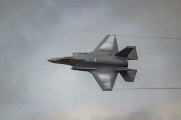 首架升级版 F-35 明年才能投入战斗