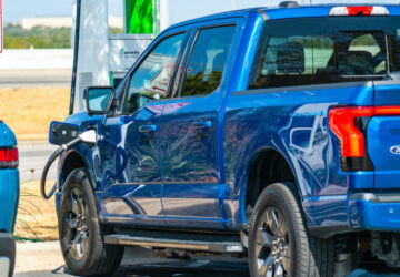 Ford atrasa lançamento de caminhão totalmente elétrico e SUV devido ao atraso nas vendas de veículos elétricos nos EUA