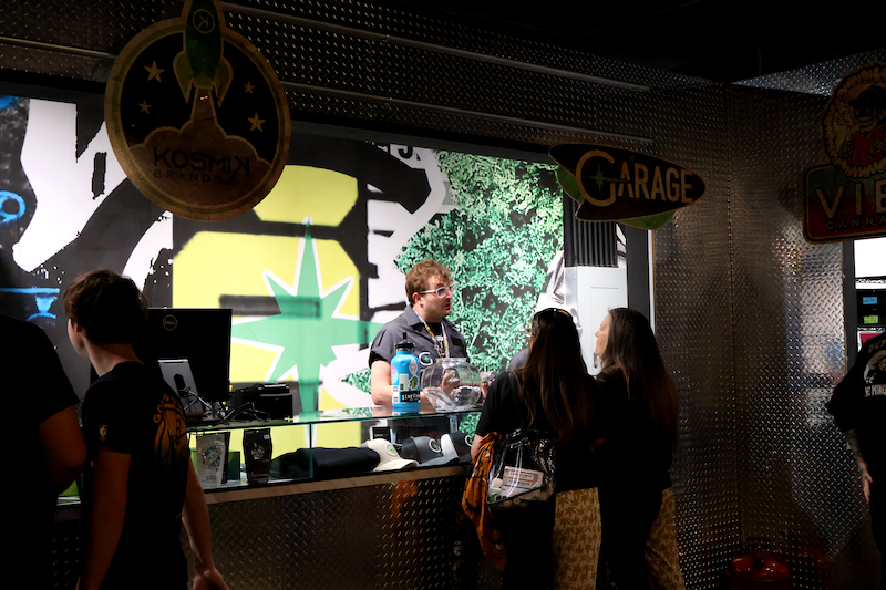 Greenlight Garage 420 Cannabis Farmers Market גלריית תמונות 4