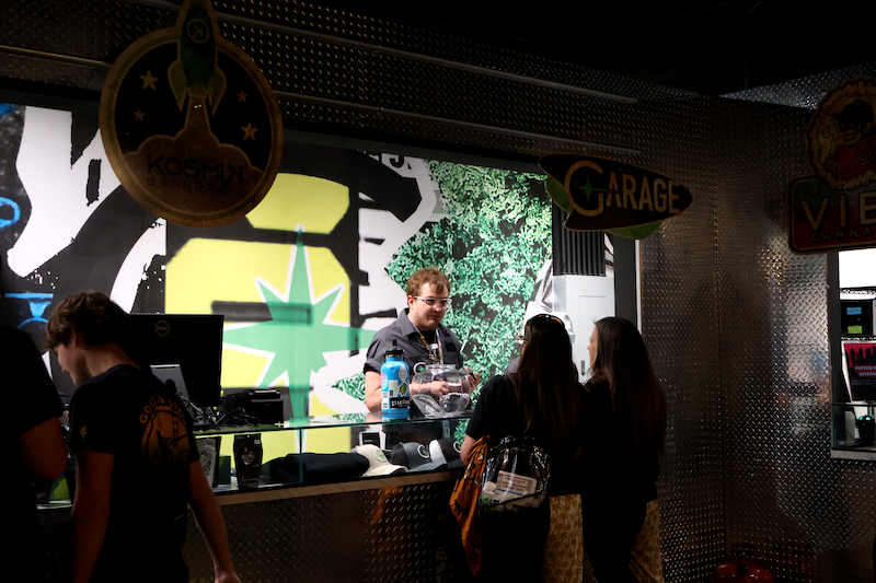 Greenlight Garage 420 Cannabis Farmers Market גלריית תמונות 3