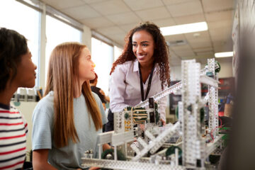 Cố vấn hướng dẫn có thể giúp nữ sinh trung học xóa bỏ khoảng cách giới tính trong lĩnh vực STEM