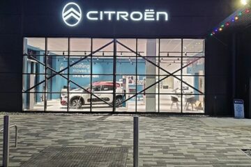 Гай Перрі відкриває новий автосалон Citroën у Барроу в Фернессі