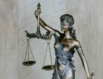 Come si confronta la sentenza del fondatore di Binance CZ con altri recenti procedimenti giudiziari contro criptovalute e banche - Unchained