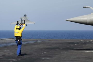 I första, Frankrikes hangarfartyg att sätta in under Natos befäl