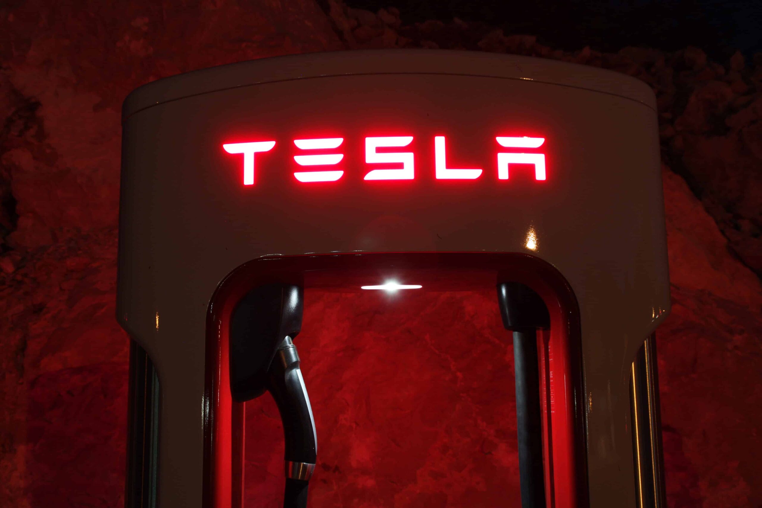 Trænger din Tesla selvkørende bil dig ud?