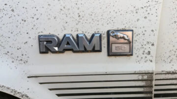 Коштовний камінь на звалищі: Dodge Ram 1986 50 року