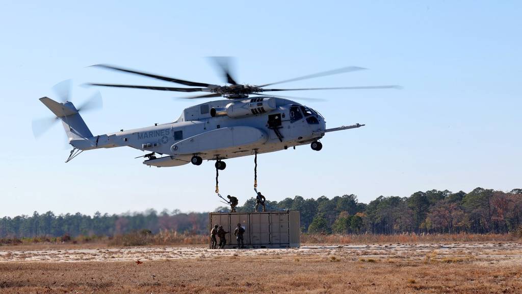 Marine Corps delays 1st deployment of new heavy-lift helicopter to 2026