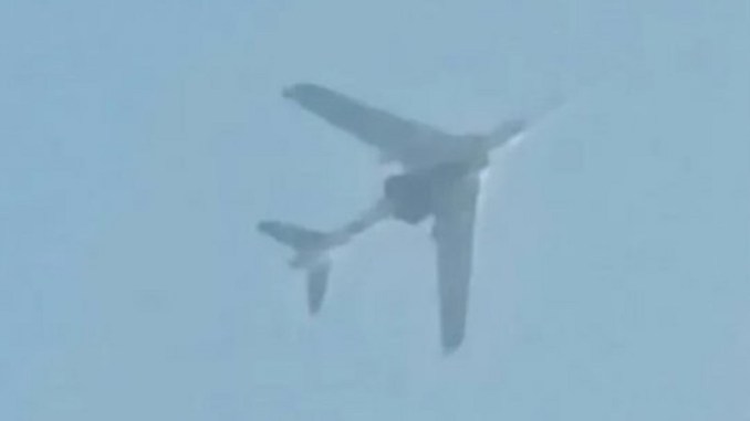 Modifiye Çin H-6 Bombacısı Gizemli Drone Taşırken Görüntülendi