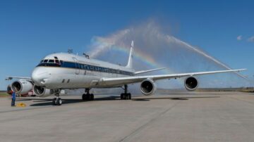 NASA's DC-8 fuldfører sidste mission forud for pensionering
