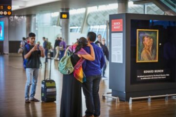Passagertallet i norske lufthavne steg markant internationalt, men faldt indenrigs i marts