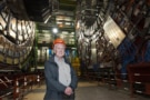 Peter Higgs visite l'expérience CMS au CERN en 2008