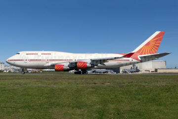 Rückkehr nach Hause – eine ehemalige Boeing 747-400 VT-EVA von Air India passiert Paine Field und ist auf dem Weg nach Roswell, wo sie abgewrackt wird