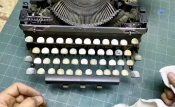 מכונת כתיבה מלכותית מקבלת חיים שניים (או שלישיים).