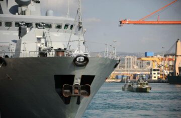 Russland trakterer våpen gjennom den libyske havnen og ser på porten til Afrika