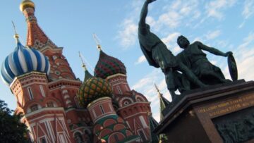 Russia targets Apple over banking apps