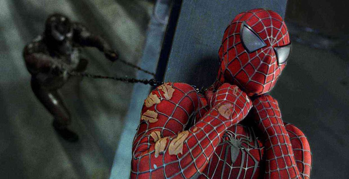Venom strangles a bloodied Spider-Man in Spider-Man 3