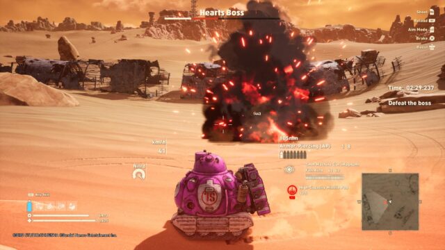 Capture d'écran du jeu Sand Land montrant un tank créant une énorme explosion devant lui. Les mots « Hearts Boss » et une barre de points de vie peuvent être vus en haut, indiquant que les personnages combattent le chef du clan Hearts.