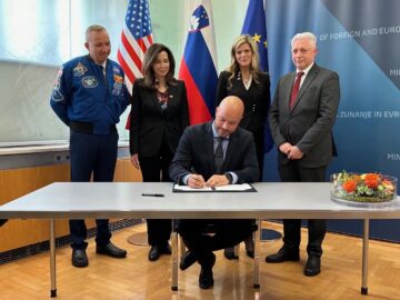स्लोवेनिया ने आर्टेमिस समझौते पर हस्ताक्षर किये