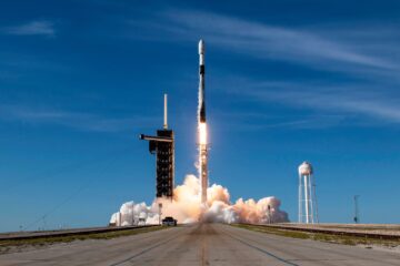 SpaceX lanserer Eutelsat 36D, lander booster på syvende gjenbruksjubileum