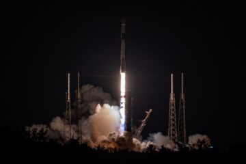 SpaceX meluncurkan booster Falcon 9 pada penerbangan ke-20 yang memecahkan rekor