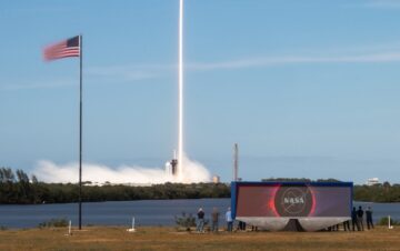 SpaceX iz vesoljskega centra Kennedy izstreli raketo Falcon 9 na misiji Starlink
