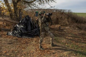 نیروهای اوکراینی شبکه های مسلسل را برای سرنگونی پهپادهای روسی مستقر می کنند