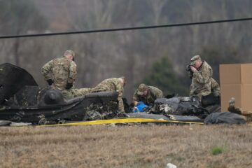 美国陆军面临解决航空事故危机的艰苦战斗