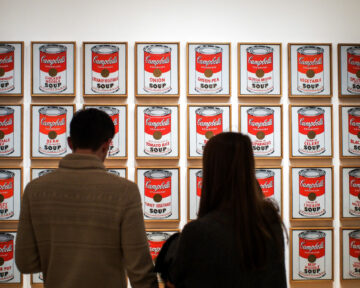 Delavec odpuščen, potem ko je obesil svojo sliko poleg Warholsa v Muzeju moderne umetnosti v Nemčiji | Visoki časi