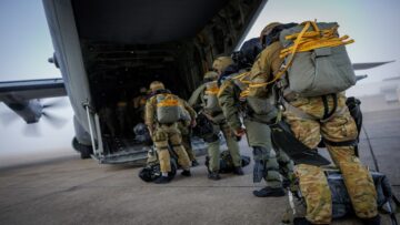 La Défense reprend l'entraînement en parachutisme après l'accident de mars