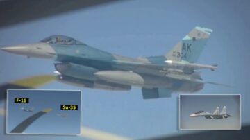 第 16 战斗机拦截中队的 F-18 在阿拉斯加附近护航俄罗斯 Tu-95、Su-35 和 Su-30