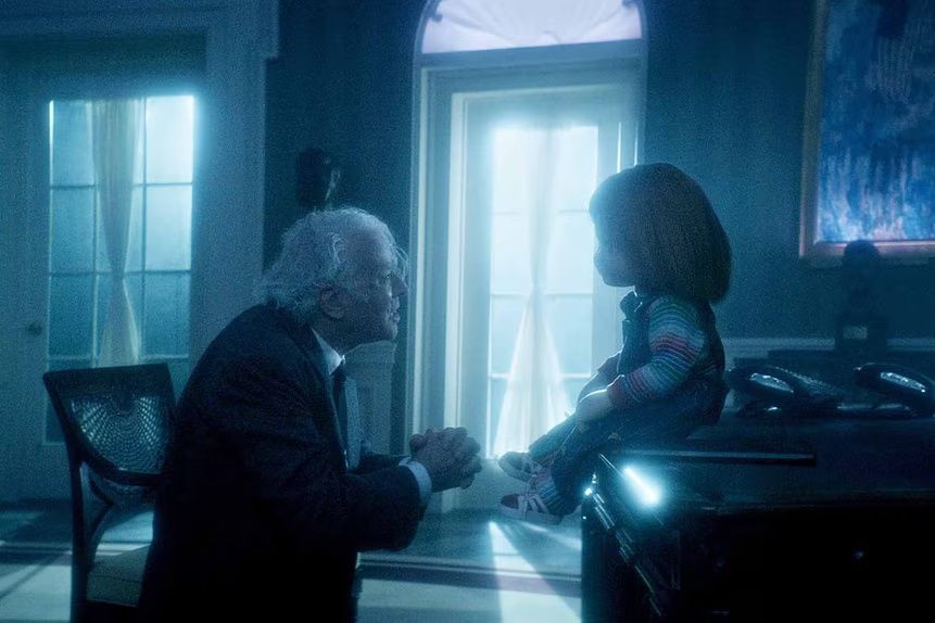 Brad Dourif and Chucky have a heart to heart in the oval office