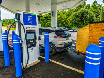 GM, Pilot, & EVgo Made The Best EV Charging Station I've Visited Yet - CleanTechnica