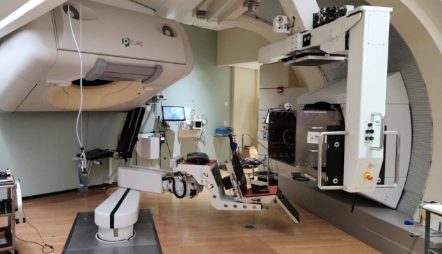 Upright proton therapy