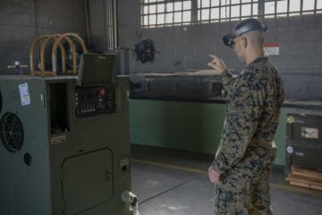 Marinii testează „teleîntreținerea” în realitate mixtă pentru reparații pe câmpul de luptă