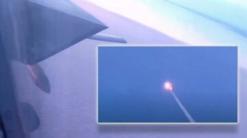 Haruldane video näitab Vene Tu-22M3, mis tulistab ülehelikiirusega õhust lendava tiibraketti Kh-32