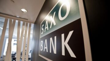 Obseg tečajev Saxo Bank v aprilu okreva, delnice dosegle rekord