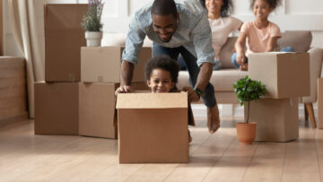 引越し会社を通じて家を売る：それだけの価値はありますか？