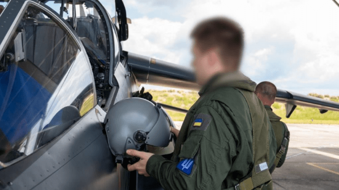 French Air Force Trains Ukrainian Pilots