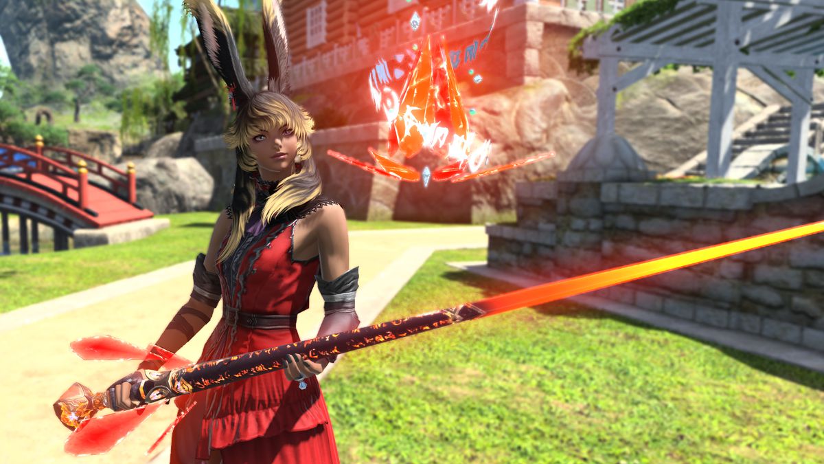 A Viera holds up a completed Shadowbringers relic weapon in FFXIV